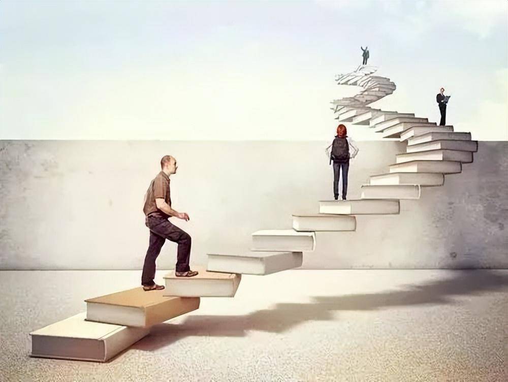 心理学：一个人开始走上坡路的5种顶级思维
