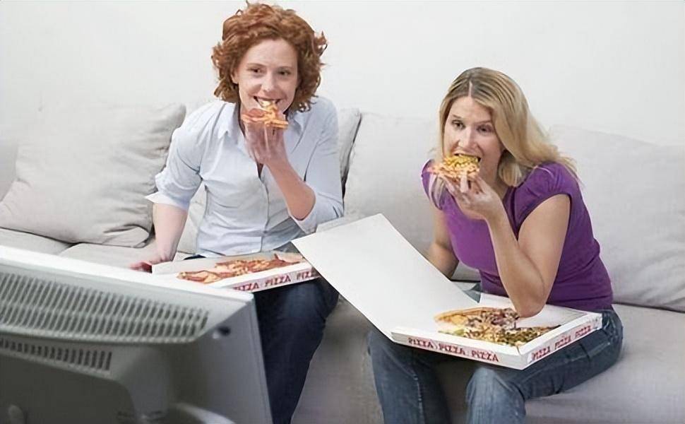 心理学家：在吃饭和睡觉上，有这4种习惯的人，性格都有很大缺陷